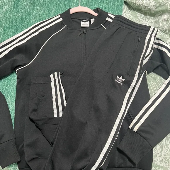 LADIES ADIDAS JACKET - Picture 3 of 3